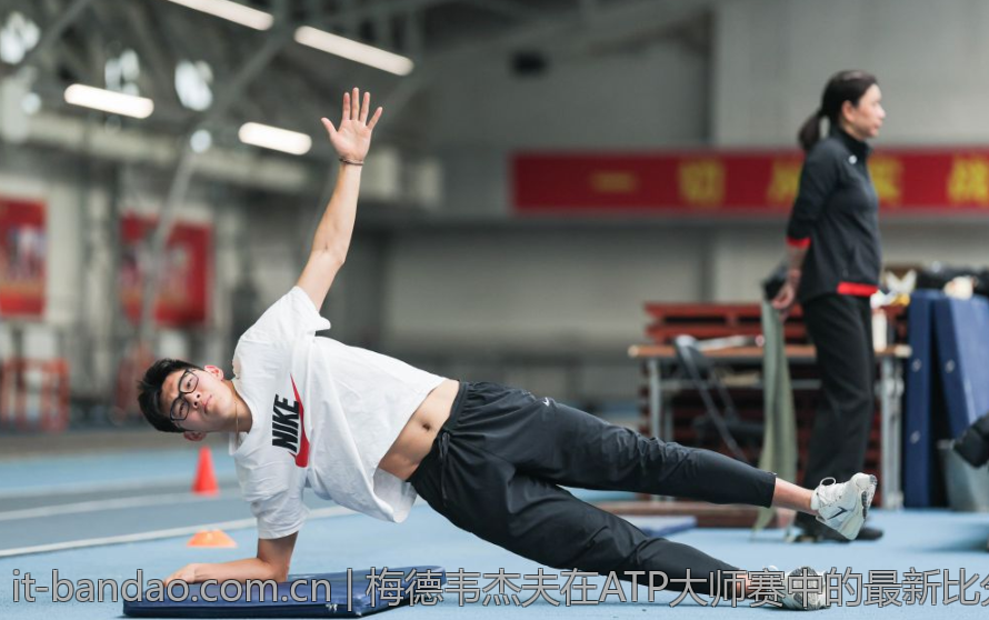 梅德韦杰夫在ATP大师赛中的最新比分和精彩瞬间
